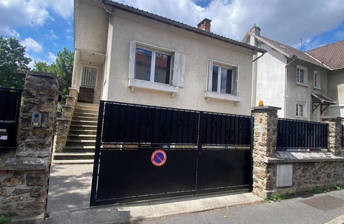 Aulnay-sous-Bois Villa | Luxurious, spacious house near Paris center with 720 m2 garden.