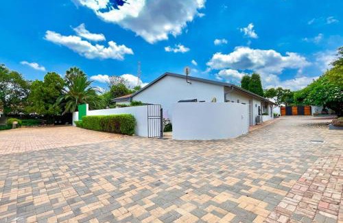 Greater Johannesburg Metropolitan Area Apartment | Luxurious, spacious & central