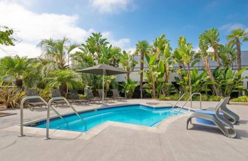Santa Ana Heights Apartment | Luxurious stay near the beach