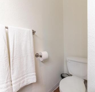 Santa Ana Heights Apartment | Luxurious stay near the beach