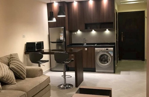 Al Swaifyeh Apartment | Luxurious studio 13 mins to downtown - few steps to great foods, cafes, shops