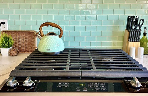 Bushrod House | Luxurious Temescal Retreat near UC-Berkeley with Firepit Patio & Outdoor Dining