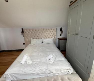Portree Apartment | Luxurious, Unique & Elegant Cottage in Portree by the Sea