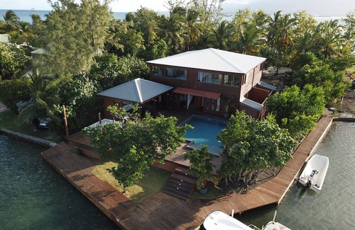 Baie-Mahault Villa | Luxurious villa on a private island