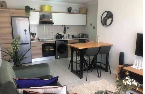 Greater Johannesburg Metropolitan Area Condo | Luxurious Waterfall 1 bedroom Condo