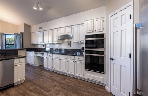 The Islands House | Luxurious Waterfront 5 Bedroom Home with Private Boat and Dock