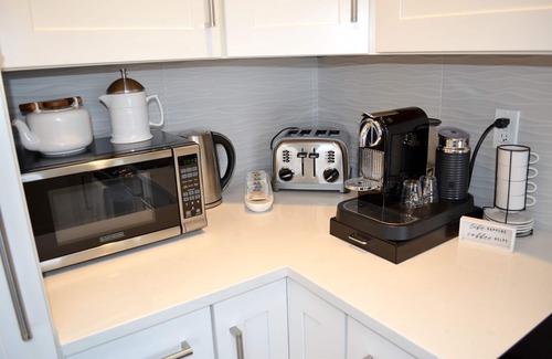 Oak Harbor House | Luxurious Whidbey Beachfront Retreat