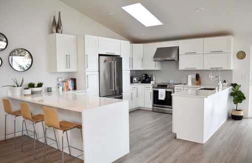 Oak Harbor House | Luxurious Whidbey Beachfront Retreat