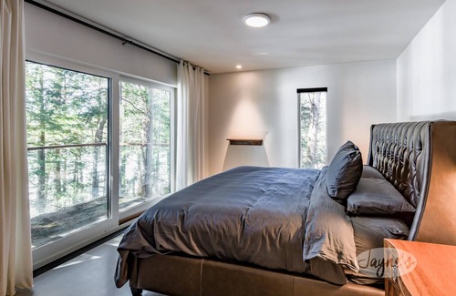 Port Carling Cottage | Luxuriously stunning 5bed 3bath retreat on Tucker Lake! Hot Tub!