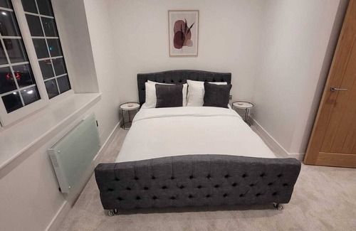 Wainscot Apartment | Luxury 1 Bed Apartment In The Heart Of Rochester