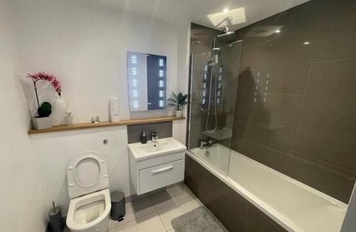 Wainscot House | Luxury 1 Bed Apartment In The Heart Of Rochester