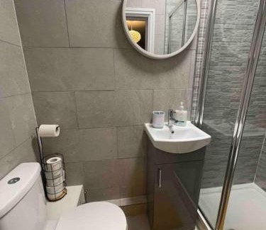 Dudley Apartment | Luxury 1 bed Flat + sofa bed- Dudley