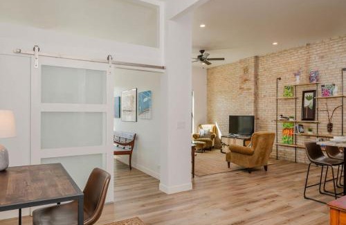 Neenah Apartment | Luxury 1 Bedroom Downtown Neenah Flat