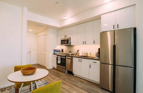 Clawson Apartment | Luxury 1 Bedroom unit in West Oakland