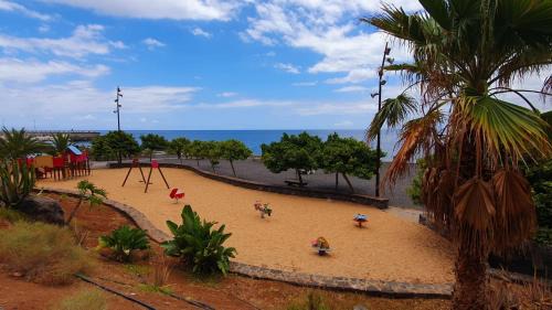 Tabaiba Apartment | Luxury 1 Minute To The Beach & Salt Pool