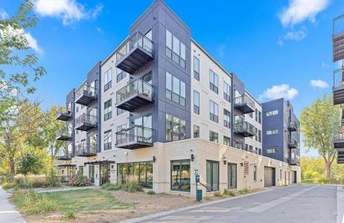 St. Anthony West Apartment | Luxury 1BD DT Roof top Gym Street Parking