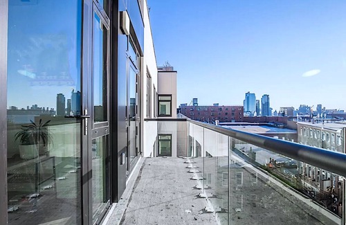 Greenpoint Apartment | Luxury 1BR-1BA - Private Terrace - Gym - Lounge - Rooftop - Laundry
