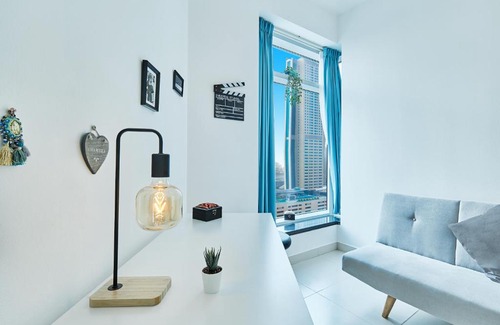 Downtown Dubai Apartment | Luxury 1BR Apartment - 1 Min to Burj Khalifa in The Heart of Downtown -The Lofts Tower