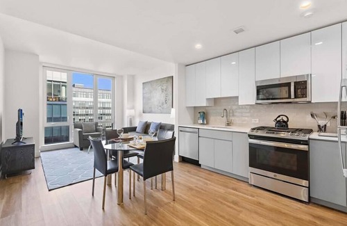 White Plains Apartment | Luxury 1BR in Downtown | Full Kitchen | W&D