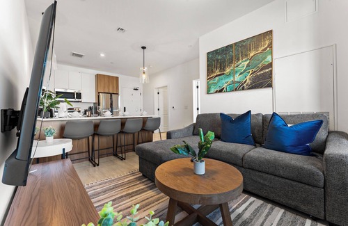 Everett Apartment | Luxury 1BR near Boston 3019