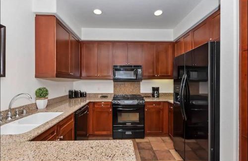 La Quinta House | Luxury 1BR Suite Living Room, Patio, Fp & Kitchen, 12 pools -Legacy Villas