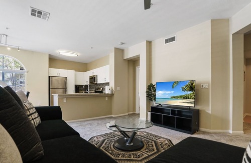 Anaheim Resort Apartment | Luxury 2-BD/BA Apt! 5 Mins to Disney ! Angel Stadium! Honda Center! The Outlets!