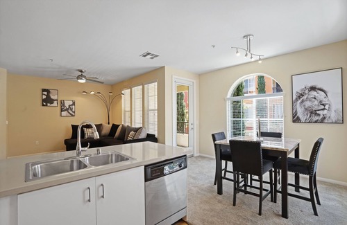 Anaheim Resort Apartment | Luxury 2-BD/BA Apt! 5 Mins to Disney ! Angel Stadium! Honda Center! The Outlets!