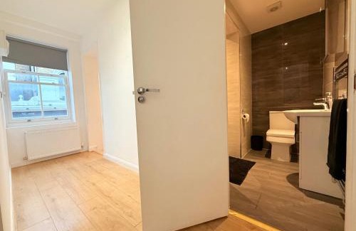 Latchmere Apartment | Luxury 2 Bed 2 Bath Apartment In Battersea - Sleeps 6