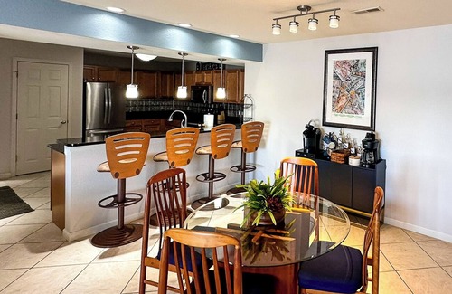 Lake Ozark Condo | Luxury 2 Bed/2 Bath Lakefront Condo w/Dock/Deck/Pools-Minutes from Bagnell Strip-Sleeps 6