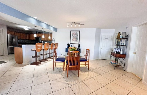 Lake Ozark Condo | Luxury 2 Bed/2 Bath Lakefront Condo w/Dock/Deck/Pools-Minutes from Bagnell Strip-Sleeps 6