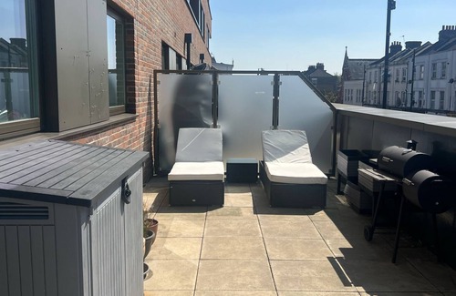 Harringay Ladder Apartment | Luxury 2-bed, 2-bathroom apartment with sunny patio near Finsbury Park