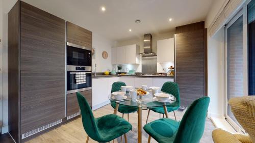 Ebbsfleet Valley Apartment | Luxury 2 Bed Apartment with Parking near London
