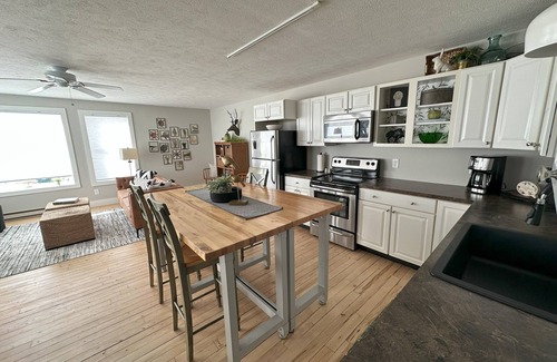 Northport House | Luxury 2 bed apt in Northport! Walk to everything (next door to Plover apt)