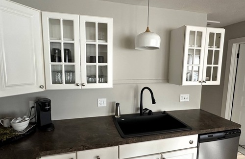 Northport House | Luxury 2 bed apt in Northport! Walk to everything (next door to Plover apt)