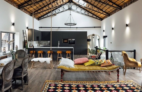 Hemel Hempstead House | Luxury 2 Bed Barn Retreat
