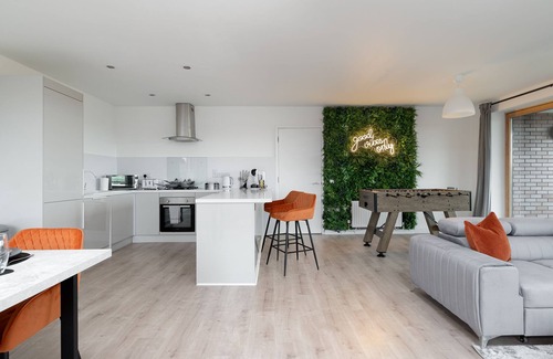 Milton Keynes Apartment | Luxury 2 bed, Central, Free Parking, Smart TV