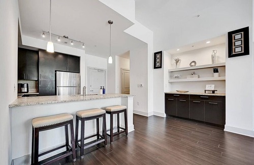 King of Prussia Apartment | Luxury 2 bedroom in King of Prussia, walking distance to Children's Hospital