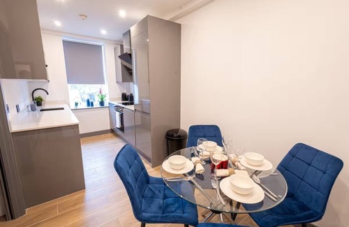 North Finchley Apartment | Luxury 2 Bedroom 1 Bathroom Apartment | 30 Mins Central London