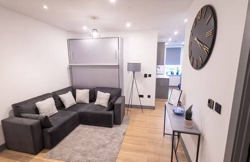 North Finchley Apartment | Luxury 2 Bedroom 1 Bathroom Apartment | 30 Mins Central London