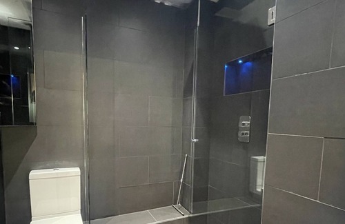 Stevenage Apartment | luxury 2-bedroom apartment balcony central