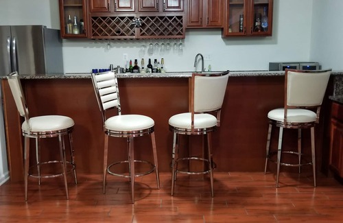 Woodmore House | Luxury 2 Bedroom Basement Apartment