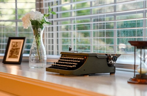 Brewster Villa | Luxury 2-Building Cape Cod Villa. Walk to the Beach!