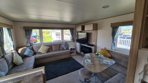 Dogdyke House | Luxury 2019 8 berth Caravan with Hot Tub @ Tattershall Lakes