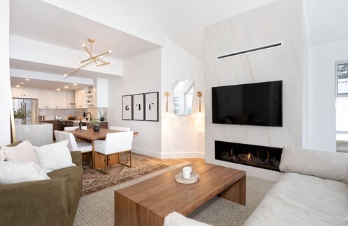 Blackcomb Apartment | LUXURY- 2BA/BA True Ski-in/Ski-out, HotTub&Pool