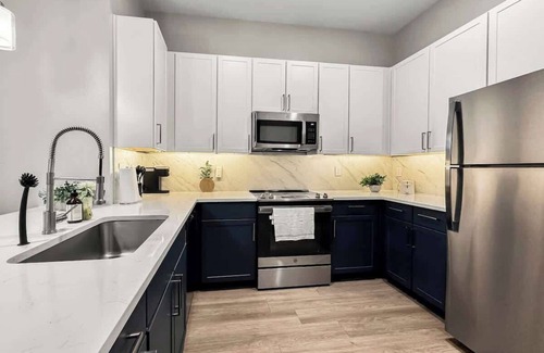 Deep Ellum Apartment | Luxury 2BD | Deep Ellum | Free Parking | Pool+Gym