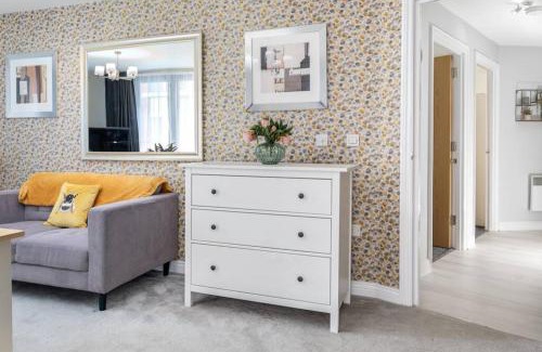 Gay Village Apartment | Luxury 2Bed Spacious Apartment- City Centre- Free Parking