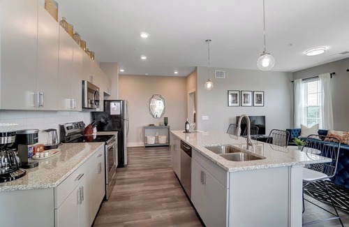 Columbus Apartment | Luxury 2BR 2 Balconies Garage Rooftop Pool