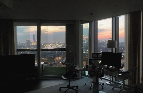 Rotherhithe Apartment | Luxury 2BR/2BA near Tube: Panoramic London Bridge Views