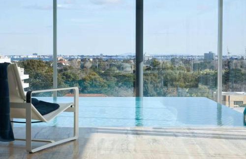 Melbourne Apartment | Luxury 2BR APT - Stunning Bay View CBD View LV16