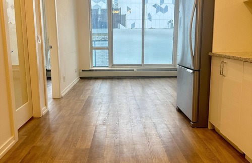 East Village Apartment | Luxury 2BR Condo in Downtown Calgary | Free Parking | Walk to Stampede & C-Train